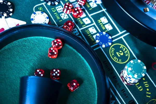 Multiple live-dealer tables at Starlight Princess showing blackjack, roulette, baccarat, and Dragon Tiger